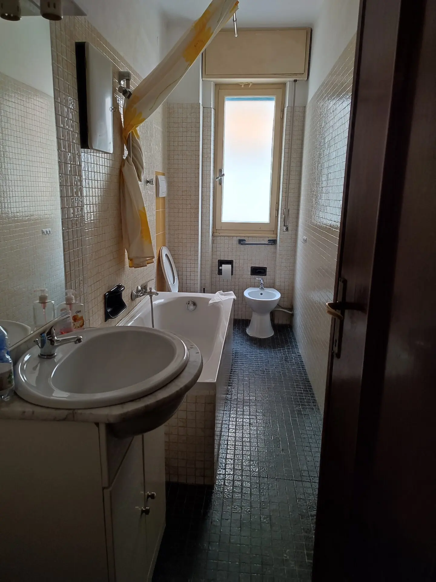 Bagno prima della ristrutturazione